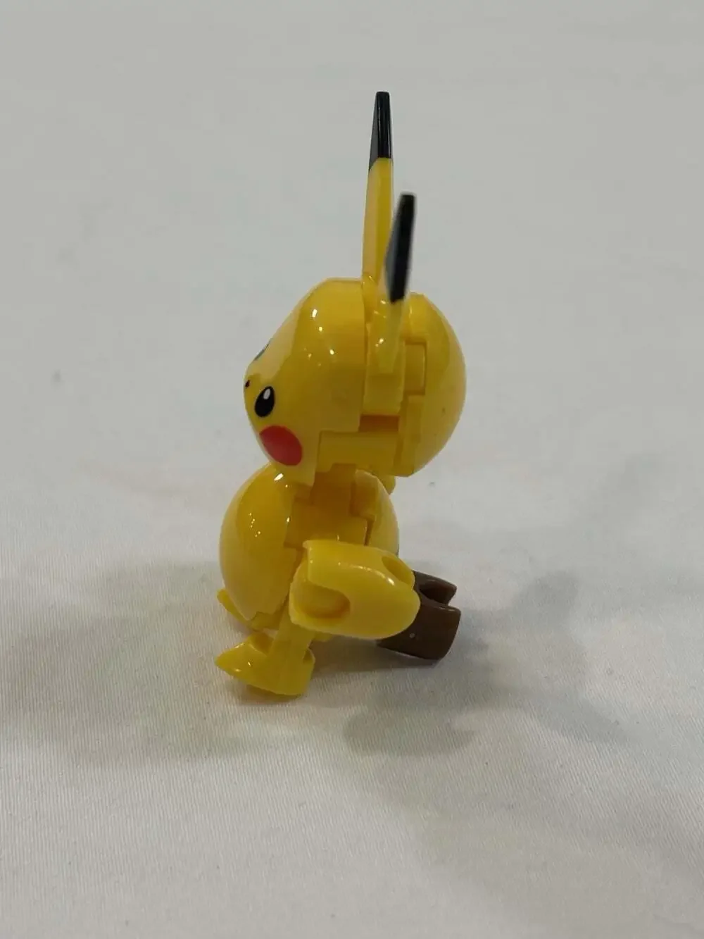 Pokemon Picachu Figurine MEGA Poke Ball Building Toy Kit Pikachu HTH96